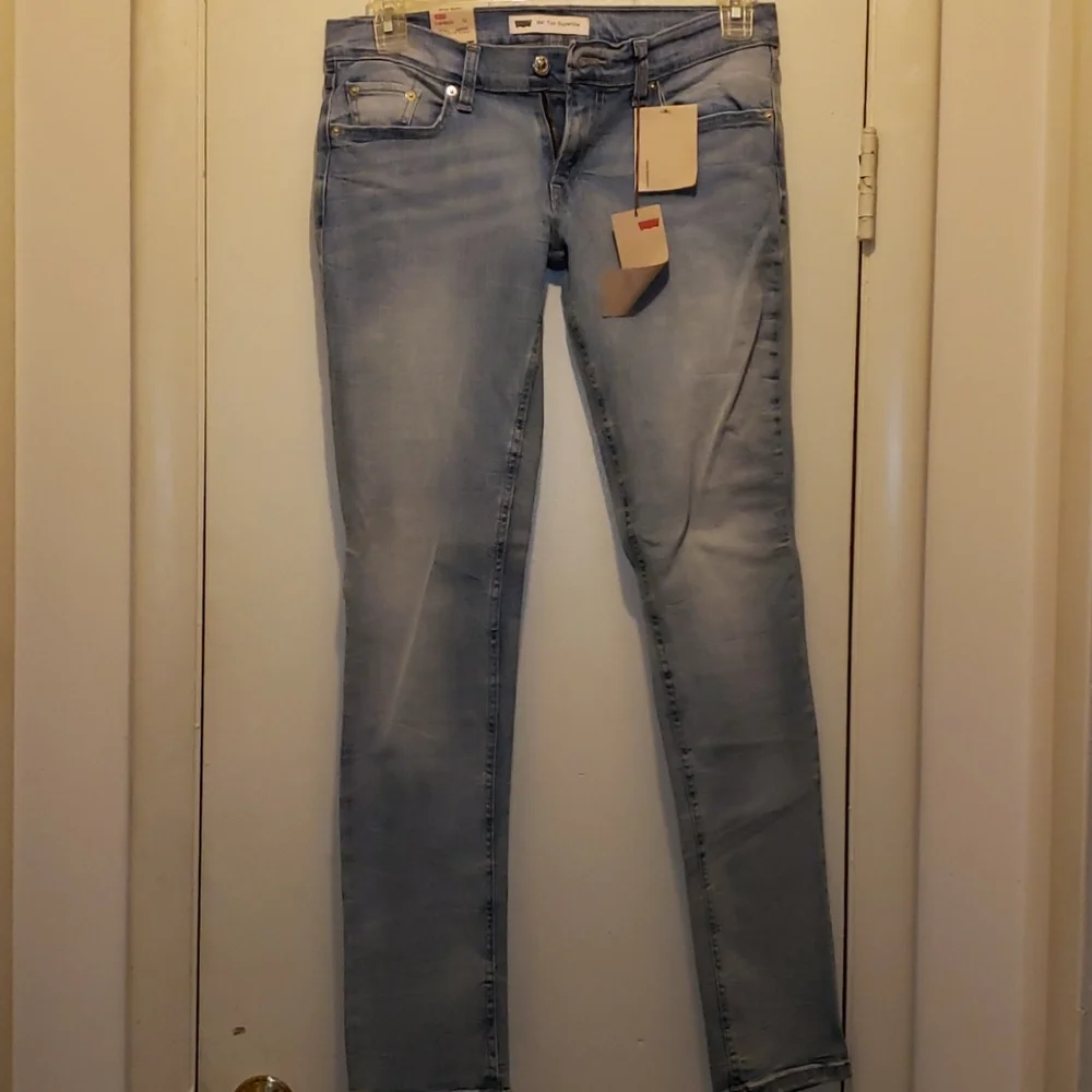 Levis 524 Too Superlow Skinny Jeans
